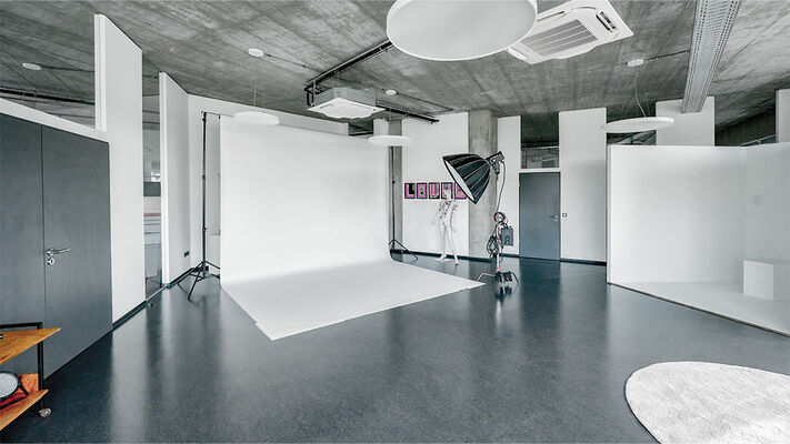 LOWKY STUDIO