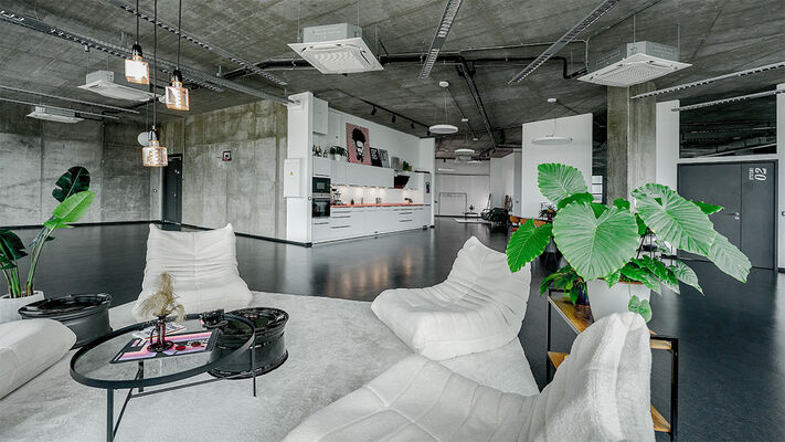 LOWKY STUDIO